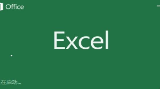 如何将excel中两行内容合并成一行