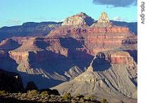 The Grand Canyon (峡谷) in Arizona extends four hundred fifty kilometers. The cany The Grand Canyon (峡谷) in Arizona extends four hundred fifty kilometers. The cany