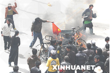 A青海玉树文成公主庙B清政府颁赐的金瓶C不法分子在西藏打砸抢烧2008年3月1 A青海玉树文成公主庙B清政府颁赐的金瓶C不法分子在西藏打砸抢烧2008年3月1