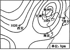 右图为“2010年12月10日8时亚洲局部地区海平面等压线示意图”。读图完成题。小题1:下列城市中,风向为西南风的是A.南京B.西安C.天津D.首尔小题2:锦州 右图为“2010年12月10日8时亚洲局部地区海平面等压线示意图”。读图完成题。小题1:下列城市中,风向为西南风的是A.南京B.西安C.天津D.首尔小题2:锦州