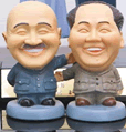 2008年,中国国民党党史馆为迎接大陆观光客,与厂商制作一系列历史人物玩具,其中包括蒋介石与毛泽东“欢笑言和版”。历史上蒋介石与毛泽东“欢笑言和”是 2008年,中国国民党党史馆为迎接大陆观光客,与厂商制作一系列历史人物玩具,其中包括蒋介石与毛泽东“欢笑言和版”。历史上蒋介石与毛泽东“欢笑言和”是