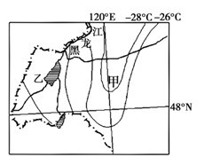 图为我国某地区一月等温线图。 回答问题。小题1:甲地区等温线向南凸出的原因是A.太阳辐射影响B.大气环流影响 C.地形影响D.人类活动影响小题2:关于乙湖泊的特 图为我国某地区一月等温线图。 回答问题。小题1:甲地区等温线向南凸出的原因是A.太阳辐射影响B.大气环流影响 C.地形影响D.人类活动影响小题2:关于乙湖泊的特