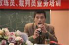听对话,从所给的A、B、C三个选项中选出与所听到材料内容相符的图片。1. What kind of clothes does Jack like to 听对话,从所给的A、B、C三个选项中选出与所听到材料内容相符的图片。1. What kind of clothes does Jack like to
