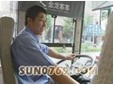 看图听句子,选择与句子意思一致的图画A. B. C. D. E. 1. _____ 2. _____ 3. _____ 4. 看图听句子,选择与句子意思一致的图画A. B. C. D. E. 1. _____ 2. _____ 3. _____ 4.