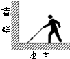 光学实验课时,小叶用激光灯对着光滑的大理石地面照射,无意中发现对面粗糙的墙壁上会出现一个明亮的光斑,而光滑地面上的光斑很暗,对此现象 魔方格