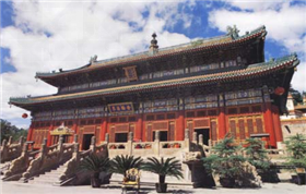 读图，回答问题。请回答：上图是乾隆皇帝派人仿照西藏布达拉宫在承德修建的，它叫什么名字？__________________