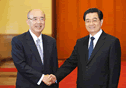 阅读下列材料,回答问题:材料一:20世纪20年代末,闻一多先生以悲愤的心情写下了《七子之歌》。诗歌中将香港、澳门、台湾等地比作流落在外的七个孩子,盼 阅读下列材料,回答问题:材料一:20世纪20年代末,闻一多先生以悲愤的心情写下了《七子之歌》。诗歌中将香港、澳门、台湾等地比作流落在外的七个孩子,盼