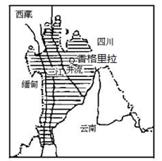 旅游地理阅读图文资料,完成下列要求。材料一香格里拉地区主要位于青藏高原向川西台地和云贵高原过渡地带,形成独特的融雪山、峡谷、草原、高山湖泊、原始森林和 旅游地理阅读图文资料,完成下列要求。材料一香格里拉地区主要位于青藏高原向川西台地和云贵高原过渡地带,形成独特的融雪山、峡谷、草原、高山湖泊、原始森林和