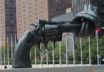 为纪念世界反法西斯战争胜利64周年,班级开展一次以“战争与和平”为主题的综合性学习活动,请你参与准备工作,完成下列试题。小题1:“武”字与战争密切相关。中国汉代 为纪念世界反法西斯战争胜利64周年,班级开展一次以“战争与和平”为主题的综合性学习活动,请你参与准备工作,完成下列试题。小题1:“武”字与战争密切相关。中国汉代