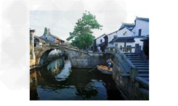 阅读下面资料,回答问题江苏省昆山市水乡古镇周庄,是一个有着900 多年历史的江南水乡古镇,它以悠远的传统,淳朴的民风,古老的建筑,清澄的河水和充满传 阅读下面资料,回答问题江苏省昆山市水乡古镇周庄,是一个有着900 多年历史的江南水乡古镇,它以悠远的传统,淳朴的民风,古老的建筑,清澄的河水和充满传