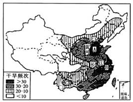 下图为“我国干旱灾害分布图”,读图回答下列问题从图中可看出我国东部地区旱灾出现频次高,而且灾情严重,请分析其原因。结合 下图为“我国干旱灾害分布图”,读图回答下列问题从图中可看出我国东部地区旱灾出现频次高,而且灾情严重,请分析其原因。结合