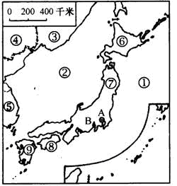 读“日本图”回答:(1) 海洋:①_______洋②________海(2) 岛屿:⑥ _______岛⑦ _______岛 ⑧________岛 ⑨ 读“日本图”回答:(1) 海洋:①_______洋②________海(2) 岛屿:⑥ _______岛⑦ _______岛 ⑧________岛 ⑨