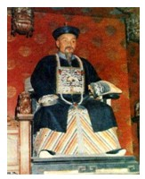 仔细观察下面图片,回答以下问题: A B C请回答:写出上面照片中历史人物的姓名。请你给每位历史人物写一句话的解说词,概括每位人物对中国历史 仔细观察下面图片,回答以下问题: A B C请回答:写出上面照片中历史人物的姓名。请你给每位历史人物写一句话的解说词,概括每位人物对中国历史