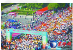 5月12日上午,央视5台直播了“中国万达”2013黄河口(东营)国际马拉松赛。此次比赛首次启用航拍,向国内外全方位展示赛事盛况,展现了东营市生态文明典范城 5月12日上午,央视5台直播了“中国万达”2013黄河口(东营)国际马拉松赛。此次比赛首次启用航拍,向国内外全方位展示赛事盛况,展现了东营市生态文明典范城