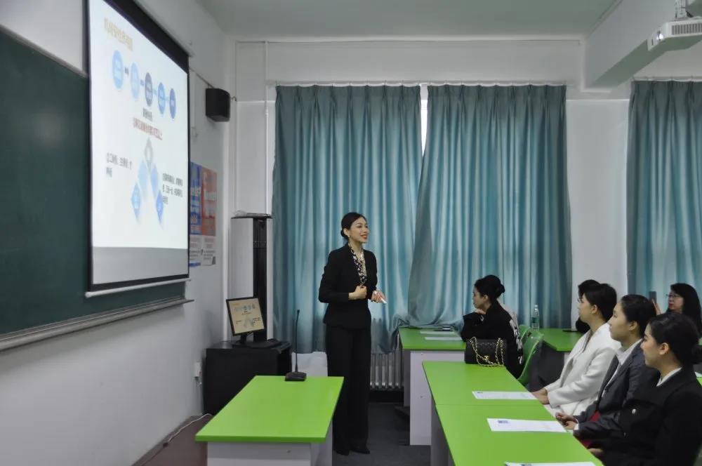辽宁理工学院继续教育学院举行航空公司校园招聘会 微信图片_20210602153522.jpg