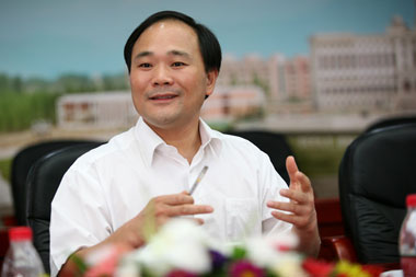 吉利大学董事长李书福莅临学校视察 吉利大学董事长李书福莅临学校视察