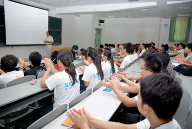 吉利大学基础部举行09级新生英语培训 吉利大学基础部举行09级新生英语培训