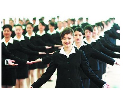 在上海世博会上,有130余名学生来自长沙国宾旅游外事管理学校。他们于2010年4月6日-20日分批前往上海,在世博会山东馆担任场馆解说, 在上海世博会上,有130余名学生来自长沙国宾旅游外事管理学校。他们于2010年4月6日-20日分批前往上海,在世博会山东馆担任场馆解说,
