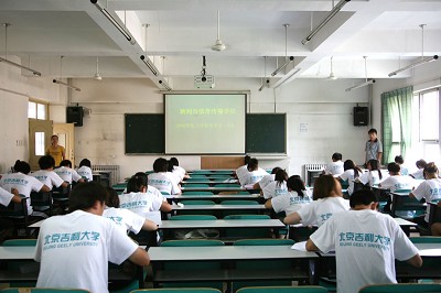 吉利大学新闻与信息传播学院组织新生入学教育考试 吉利大学新闻与信息传播学院组织新生入学教育考试