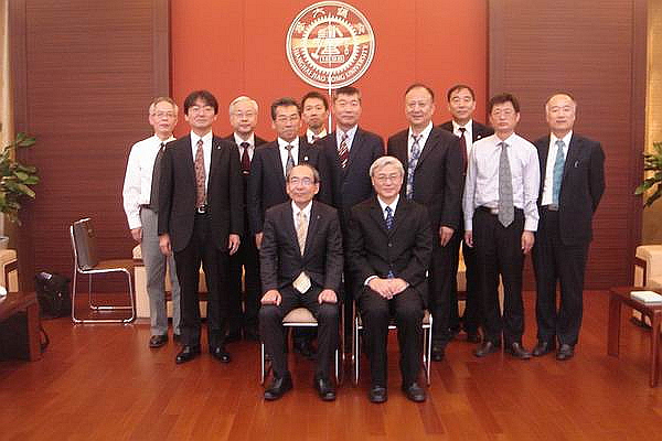 日本川崎代表团访问上海交大 日本川崎代表团访问上海交大
