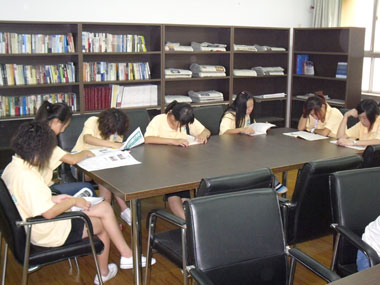吉利大学法政学院组织新生游览校园 吉利大学法政学院组织新生游览校园