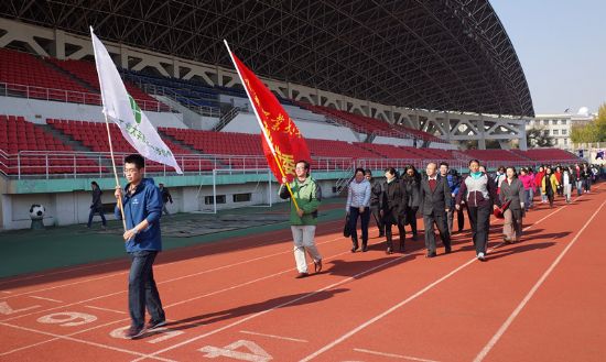 哈工大举办“享秋日风光”教职工徒步活动 哈工大举办“享秋日风光”教职工徒步活动