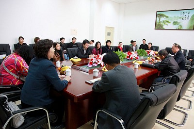北京吉利大学召开少数民族教师代表座谈会 北京吉利大学召开少数民族教师代表座谈会