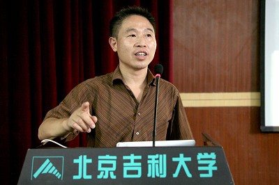 吉利大学商学院新生举办拓展训练课程 吉利大学商学院新生举办拓展训练课程