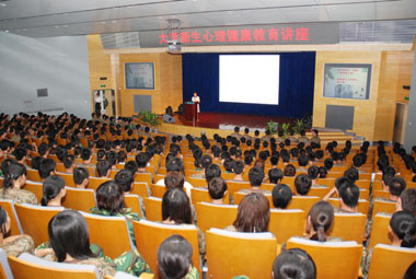 吉利大学新生入学教育讲座启动 吉利大学新生入学教育讲座启动