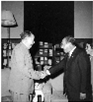 阅读下列材料:材料一 图一图二图三材料二 国家主席胡锦涛2008年10月24日在人民大会堂会见了 阅读下列材料:材料一 图一图二图三材料二 国家主席胡锦涛2008年10月24日在人民大会堂会见了