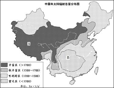 读我国大陆年太阳辐射总量的分布图 ,回答下列问题。(1) 全球太阳辐射的纬度分布规律是从向递减。(2)从上图可知,A地所在的地区是我国的(填地形区的 读我国大陆年太阳辐射总量的分布图 ,回答下列问题。(1) 全球太阳辐射的纬度分布规律是从向递减。(2)从上图可知,A地所在的地区是我国的(填地形区的