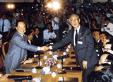 材料一 20世纪50-70年代的宣传画根据以上两幅宣传画,简要指出在20世纪50— 材料一 20世纪50-70年代的宣传画根据以上两幅宣传画,简要指出在20世纪50—