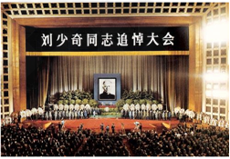 材料一:明清故宫建于北京城的中央,以南北为中轴线,坐北朝南,充分体现了皇权至上的专制统治思想。故宫城外是皇城,皇城外又有北京城,城 材料一:明清故宫建于北京城的中央,以南北为中轴线,坐北朝南,充分体现了皇权至上的专制统治思想。故宫城外是皇城,皇城外又有北京城,城