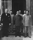 右图是1945年国共两党最高领导人蒋介石、毛泽东的合影,这张老照片反映的历史事件是A.西安事变B.黄埔军校的创建C.重庆谈判D.北平和平解放 右图是1945年国共两党最高领导人蒋介石、毛泽东的合影,这张老照片反映的历史事件是A.西安事变B.黄埔军校的创建C.重庆谈判D.北平和平解放