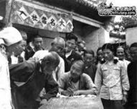 中共中央总书记、国家主席习近平自2012年11月以来,多次在国内外不同场合阐述“中国梦”战略,被视为中共治国理政的新指导思想。材料一 中共中央总书记、国家主席习近平自2012年11月以来,多次在国内外不同场合阐述“中国梦”战略,被视为中共治国理政的新指导思想。材料一