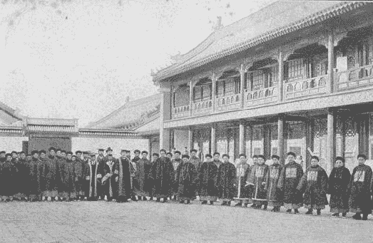 2008年北京大学迎来了110周年校庆,它创办于戊戌变法时期,是中国近代第一所国家建立的最高学府,当时的校名是___________;中国近代第一所 2008年北京大学迎来了110周年校庆,它创办于戊戌变法时期,是中国近代第一所国家建立的最高学府,当时的校名是___________;中国近代第一所