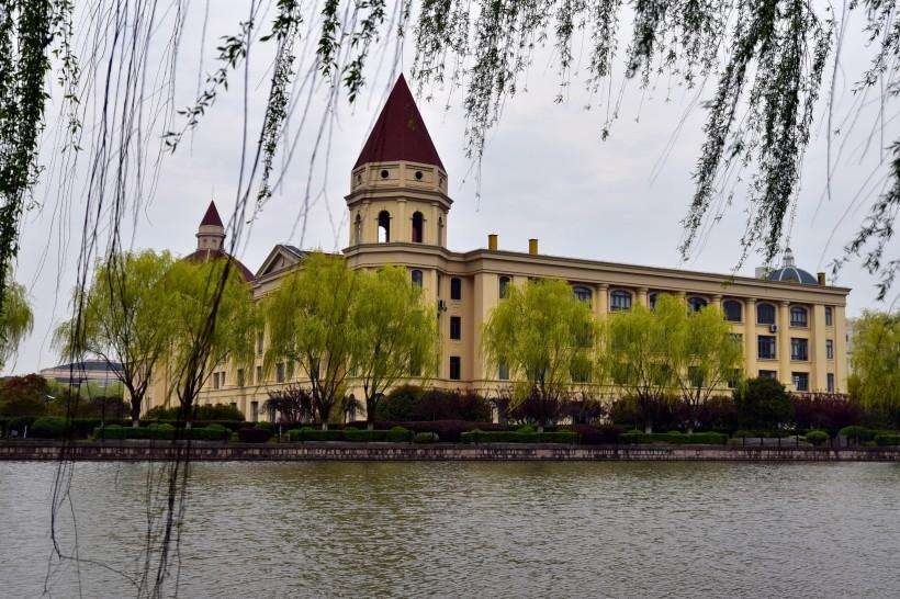 上海外国语大学是几本排名多少?上外好考吗最好就业的专业有哪些 上海外国语大学是几本排名多少?上外好考吗最好就业的专业有哪些