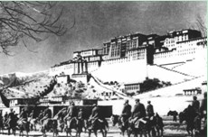 今年是西藏和平解放60周年。某同学举办“西藏历史变迁”图片展览,下列图片应该入选的是①唐蕃会盟碑②玄奘西行 今年是西藏和平解放60周年。某同学举办“西藏历史变迁”图片展览,下列图片应该入选的是①唐蕃会盟碑②玄奘西行