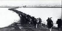 材料一:1950年6月朝鲜内战爆发,以美国为首的“联合国军”入侵朝鲜.美国飞机入侵中国领空并轰炸中国东北边境地区,为援助朝鲜、保卫中国安全,1950年10月25 材料一:1950年6月朝鲜内战爆发,以美国为首的“联合国军”入侵朝鲜.美国飞机入侵中国领空并轰炸中国东北边境地区,为援助朝鲜、保卫中国安全,1950年10月25