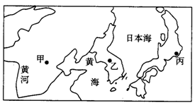 下图是东亚部分地区示意图,图中甲、乙、丙三地纬度大致相同。读图,回答下列各题。小题1:下列气候特征中,三地差异最明显的是A.气温年较差B.降水量的季节变化C 下图是东亚部分地区示意图,图中甲、乙、丙三地纬度大致相同。读图,回答下列各题。小题1:下列气候特征中,三地差异最明显的是A.气温年较差B.降水量的季节变化C