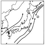 海雾大多是因为暖湿空气流经较冷表面(冷洋流)被冷却饱和而形成;冷、暖洋流交汇处往往具备这样的大气环流条件,很容易形成海雾。读日本附近海域洋流示意图,回答下列问题 海雾大多是因为暖湿空气流经较冷表面(冷洋流)被冷却饱和而形成;冷、暖洋流交汇处往往具备这样的大气环流条件,很容易形成海雾。读日本附近海域洋流示意图,回答下列问题