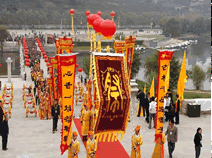 阅读下列材料材料一:礼的原意是祭祀祖先、天神的仪典。西周初期,规定了一整套在衣食住行方面必须合乎尊卑等级身份的礼仪规范,并发展成指导人们行为的基本准 阅读下列材料材料一:礼的原意是祭祀祖先、天神的仪典。西周初期,规定了一整套在衣食住行方面必须合乎尊卑等级身份的礼仪规范,并发展成指导人们行为的基本准