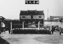 中国是个农业大国,更是个农民大国。阅读下列材料: 材料一 夫在芸耨,妻在机杼,民无二事,则有储蓄。……眷夏夫出于南亩,秋冬女练布帛 中国是个农业大国,更是个农民大国。阅读下列材料: 材料一 夫在芸耨,妻在机杼,民无二事,则有储蓄。……眷夏夫出于南亩,秋冬女练布帛