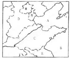 读下图,回答下列问题。图中字母代表的海洋:A为_______海,B为________海。图中的两个直辖市M是___________,N是_ 读下图,回答下列问题。图中字母代表的海洋:A为_______海,B为________海。图中的两个直辖市M是___________,N是_