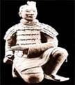 右图,1974年,农民在秦始皇陵东侧打井时发现一些陶俑,经过几年的发掘,这是二十世纪最重大,也是最激动人心的考古发现,被誉为“世界第八奇迹”。该遗址是A.半 右图,1974年,农民在秦始皇陵东侧打井时发现一些陶俑,经过几年的发掘,这是二十世纪最重大,也是最激动人心的考古发现,被誉为“世界第八奇迹”。该遗址是A.半