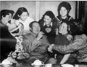 照片,能记载历史的瞬间,能留下美好的记忆,能记录成长的足迹,能承载一份份温暖……下列一组照片是新中国四代领导人与少数民族在一起的历史照片。面对200 照片,能记载历史的瞬间,能留下美好的记忆,能记录成长的足迹,能承载一份份温暖……下列一组照片是新中国四代领导人与少数民族在一起的历史照片。面对200