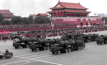 仔细观察下图,请回答:图一 图二 图一是开国大典时的什么部队?__________________ 仔细观察下图,请回答:图一 图二 图一是开国大典时的什么部队?__________________