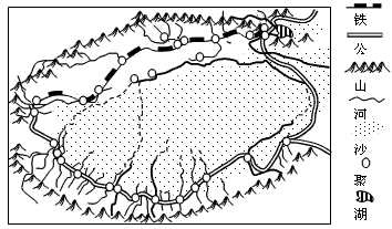 读“塔里木盆地”图,在盆地的四周是由冰雪融水补给的河流冲积而成的冲积扇,绿洲就在冲积扇的中下部。这些地区人口集中,农牧业较为发达,交通便捷。据此回 读“塔里木盆地”图,在盆地的四周是由冰雪融水补给的河流冲积而成的冲积扇,绿洲就在冲积扇的中下部。这些地区人口集中,农牧业较为发达,交通便捷。据此回