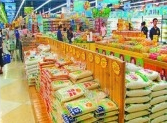 过去的米店,或者说是粮店,不是真正的商店,只是公粮发放所。市民要凭米票或粮票去买粮。而现在的超市,物品非常丰富,通过下面两幅图片的对比,请说出决定这 过去的米店,或者说是粮店,不是真正的商店,只是公粮发放所。市民要凭米票或粮票去买粮。而现在的超市,物品非常丰富,通过下面两幅图片的对比,请说出决定这