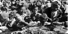 材料一:材料二:歌谣:“大包干,大包干,直来直去不拐弯。保证国家的,留足集体的, 材料一:材料二:歌谣:“大包干,大包干,直来直去不拐弯。保证国家的,留足集体的,